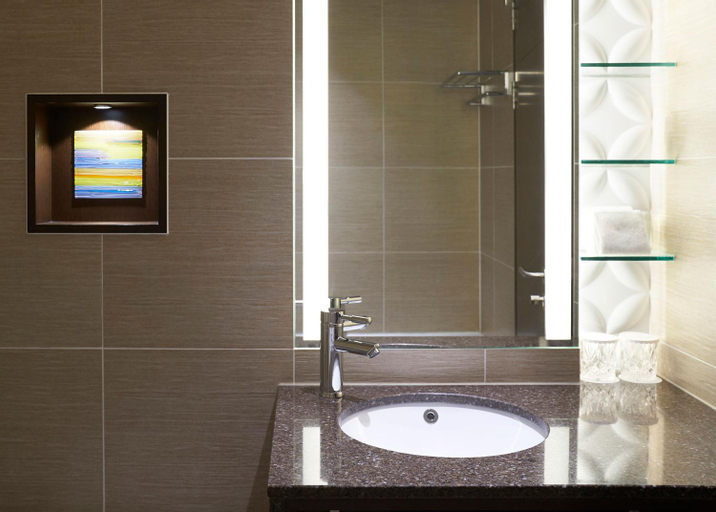 Bathroom 10