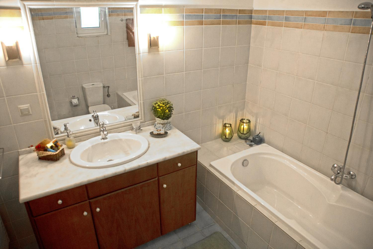 Bathroom 2, Villa Jasmin, Crete