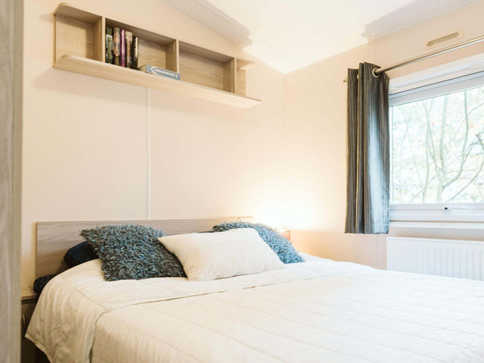 Room, Luxury Chalet for Lovers of Peace, Nature, Goedereede
