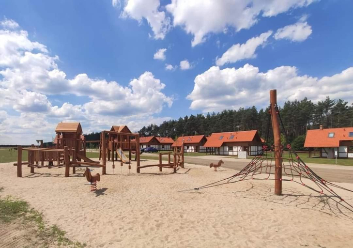 Others 2, Domek z basenem nad jeziorem Gwiazdy, Ostoja Bukowo, Kaszuby, Bytów