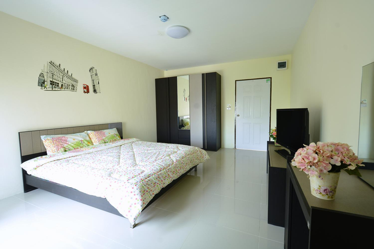 Bedroom 5, 42 Place Service Apartment, Prawet