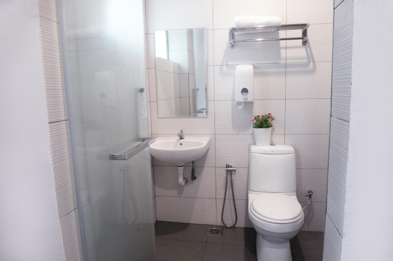 Bathroom 4, Brezza Hotel Sitiawan, Manjung