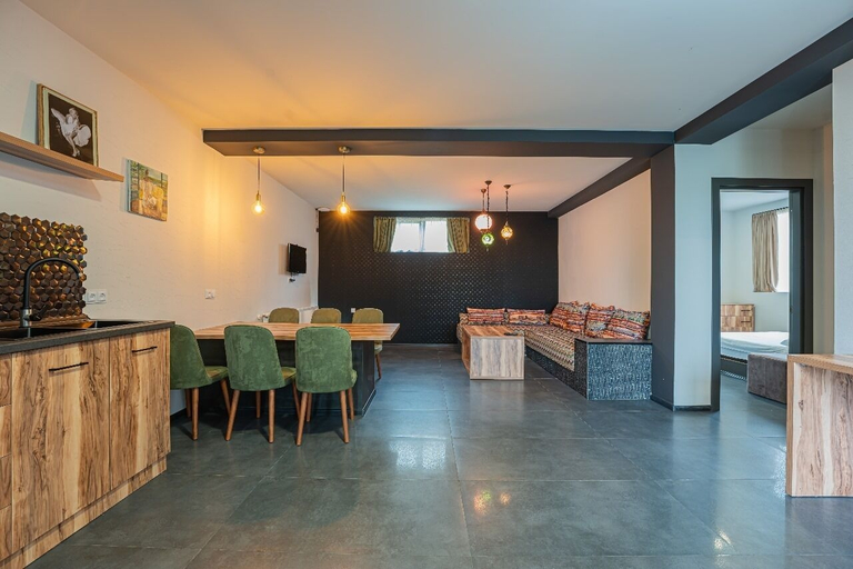 Others 4, Villa Ipanema, Telavi