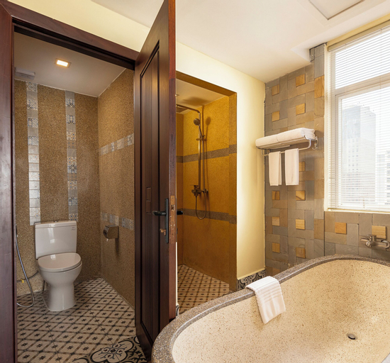 Bathroom 14