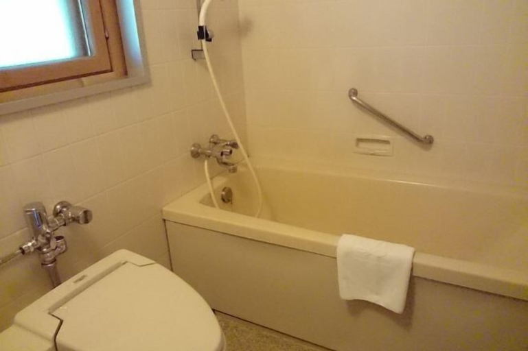 Bathroom 16