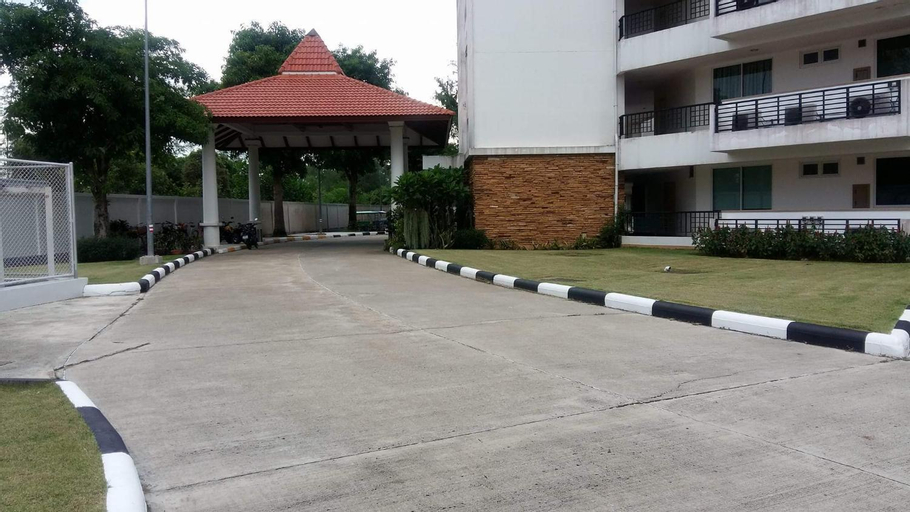 Exterior 5
