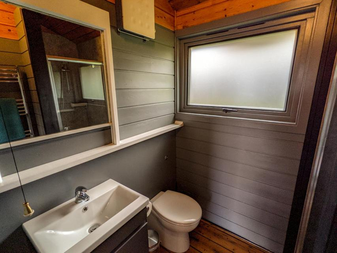 Others 3, Avallon Lodges, Cornwall