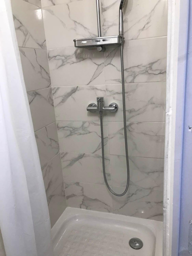 Bathroom 3, Le Coffice Auberge de Jeunesse, Paris