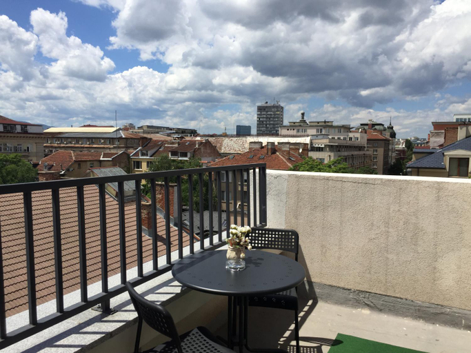 Others 3, Rooftop Oscar Rooms, Stolichna