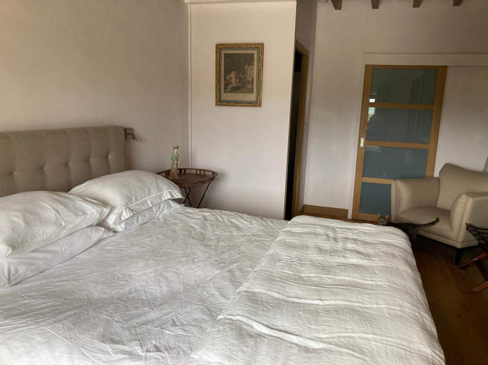 Bedroom 4, L'Angelus, Rhône