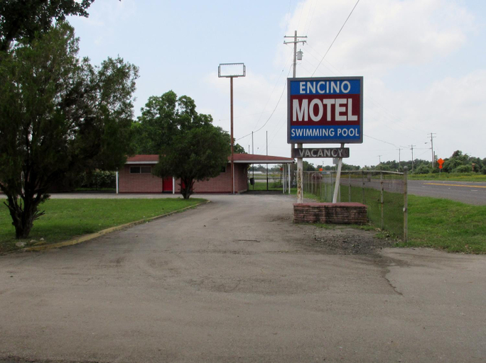 Others 4, Encino Motel, Atascosa