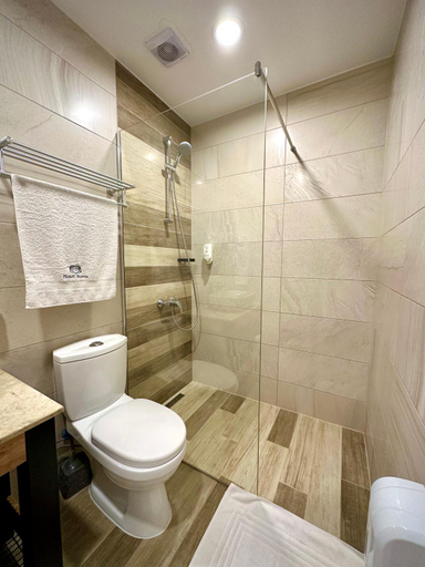 Bathroom 3, Hotel Borea, Peć