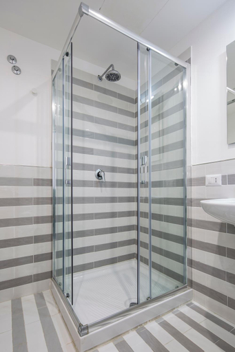 Bathroom 2, Flower Suites Sorrento, Napoli