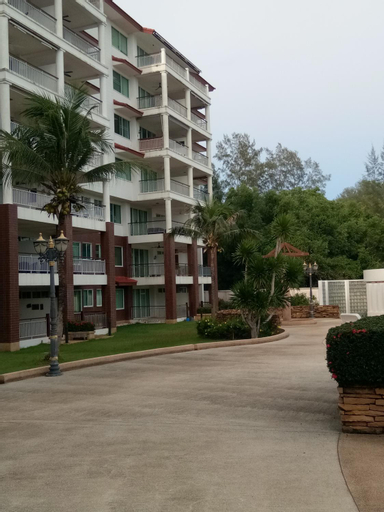 Exterior 3