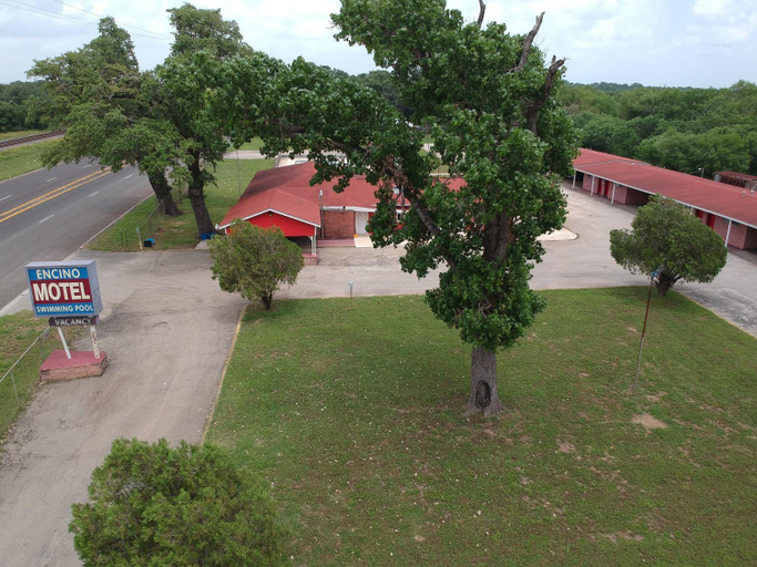 Others 5, Encino Motel, Atascosa
