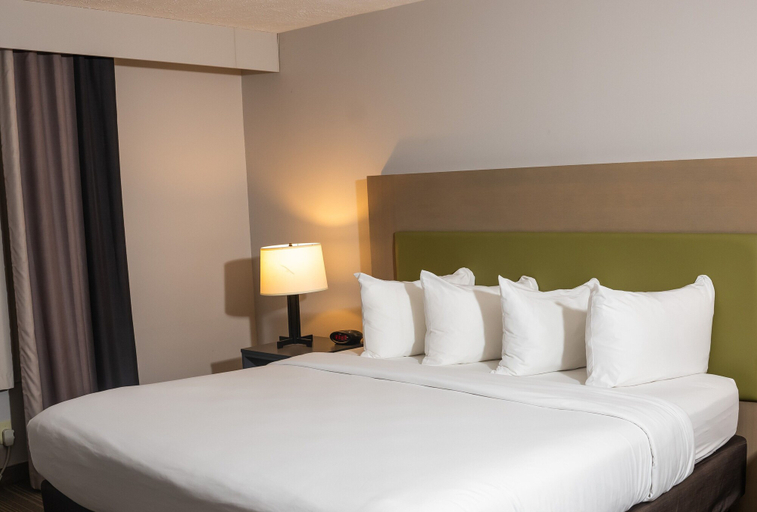 Bedroom 4, Country Inn & Suites by Radisson Erie, Erie