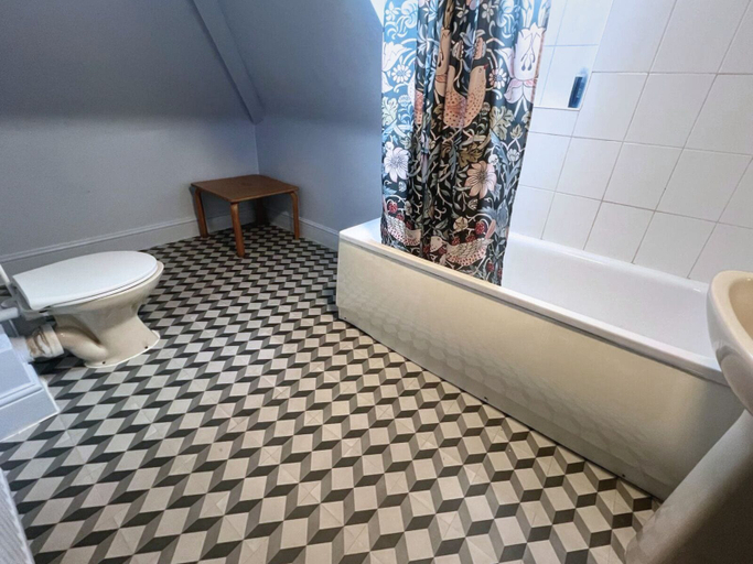 Bathroom 3, Helen's Hotel, London