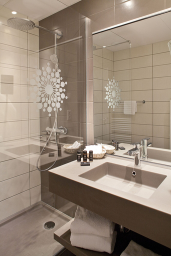 Bathroom 3, Hotel L'Europe Colmar, BW Signature Collection, Haut-Rhin