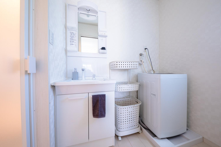 Bathroom 3, Fuga A, Fujikawaguchiko