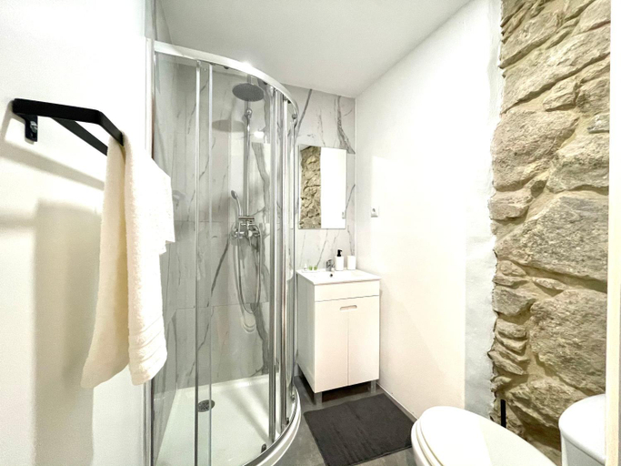 Bathroom 3, Apartments Historic Center • Collection by Perpetual Relax, Braga