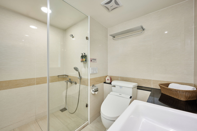 Bathroom 5, Eastin Taipei Hotel, Taipei City