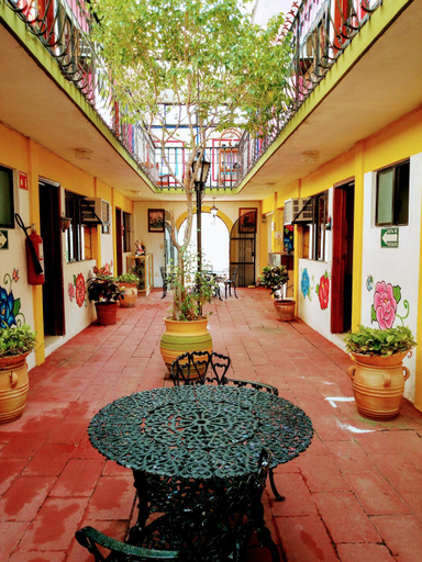 Others 4, Hotel Calendas, Dist. Tehuantepec