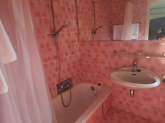 Others 2, House in Rochefort With Large Park Where the Ave Flows, Namur