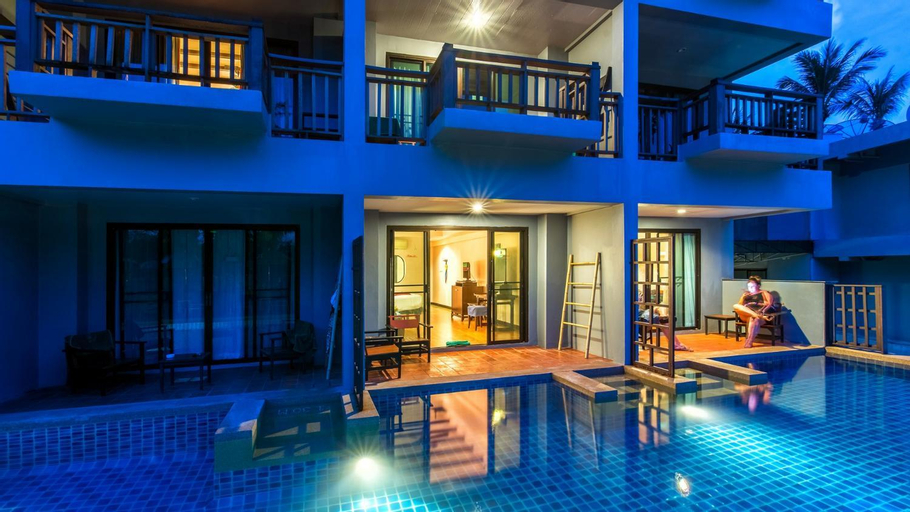 Swimming Pool 13