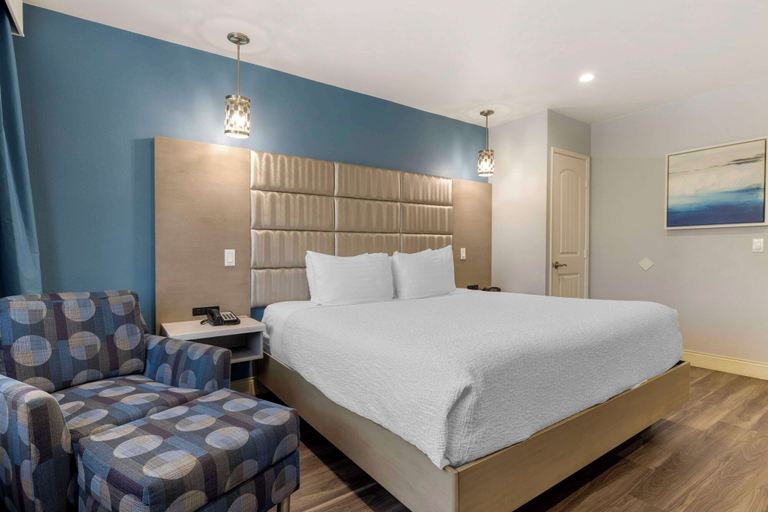 Bedroom 3, Best Western Orange Plaza, Orange