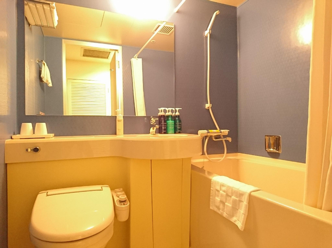 Bathroom 16