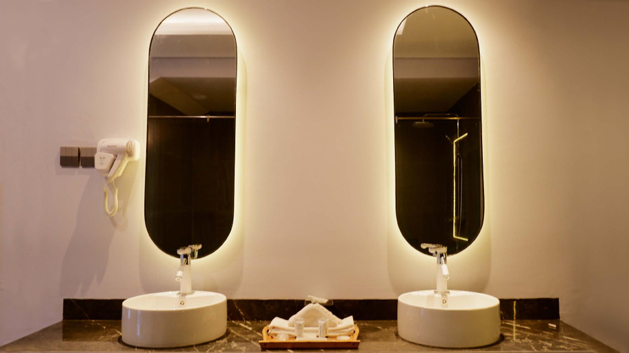 Bathroom 14