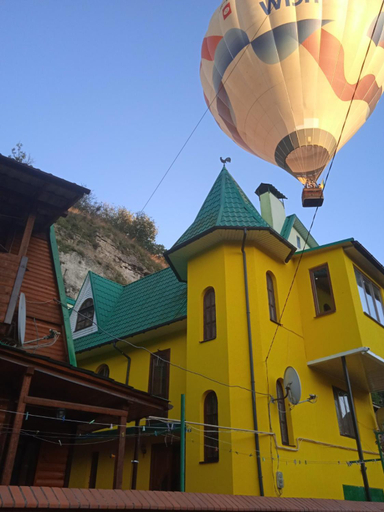 Exterior & Views
