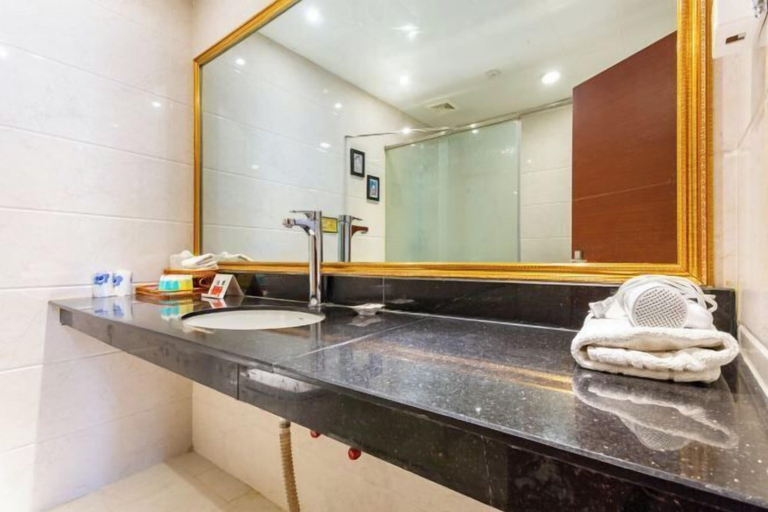 Bathroom 4, Lanzhou Hotel, Ili Kazakh