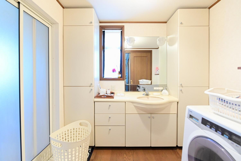 Bathroom 12