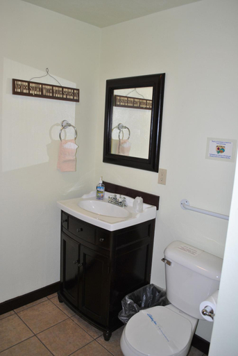 Bathroom 3, Aspen Inn, Klamath
