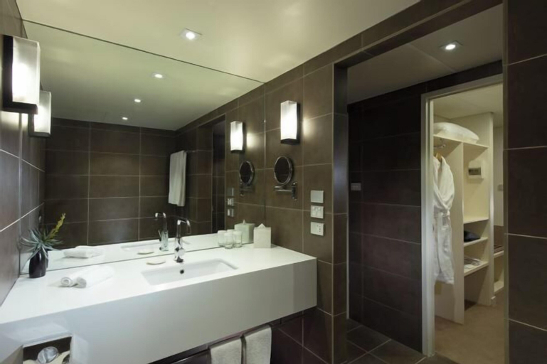 Bathroom 9