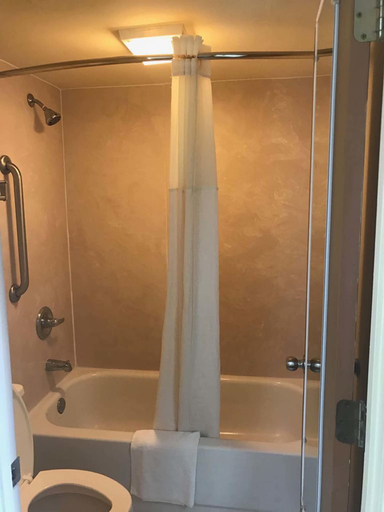 Bathroom 5, Quality Inn Byron - Warner Robins, Peach