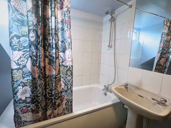 Bathroom 3, Helen's Hotel, London