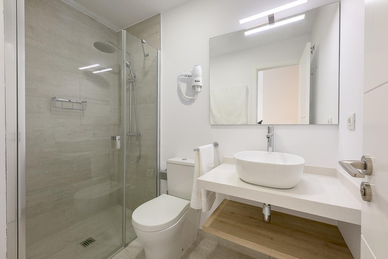 Bathroom 2, Plaza de La Feria Premium Apartments, Las Palmas