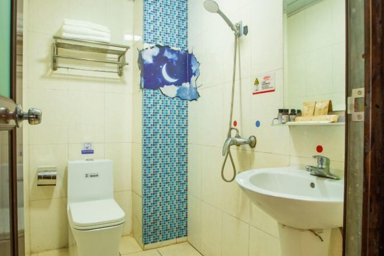 Bathroom 3, Bilian Home Inn (Yangshuo West Street), Guilin