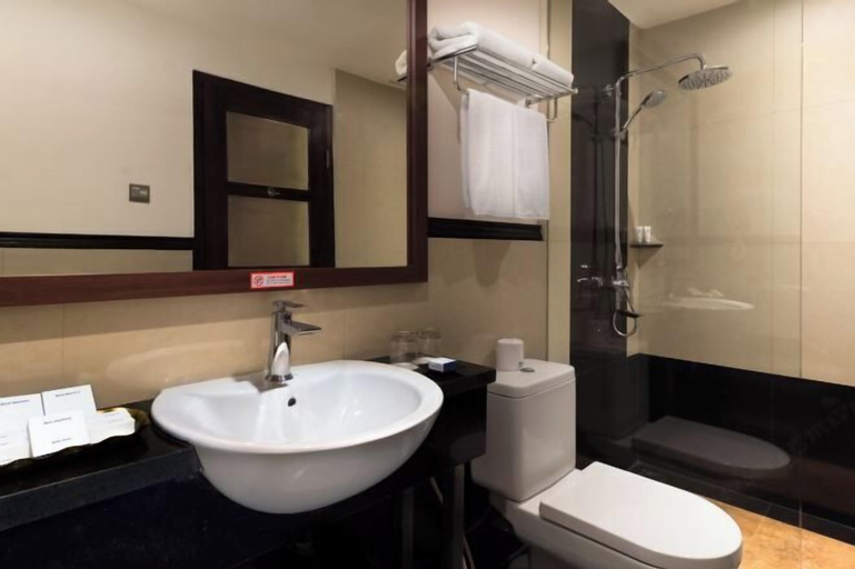 Bathroom 25