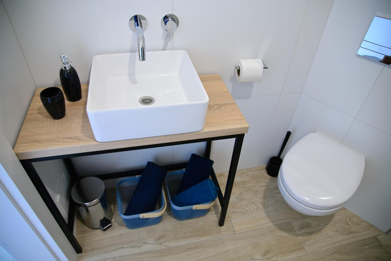 Bathroom 2, Sloneczne Tarasy II - Apartments, Gdańsk City