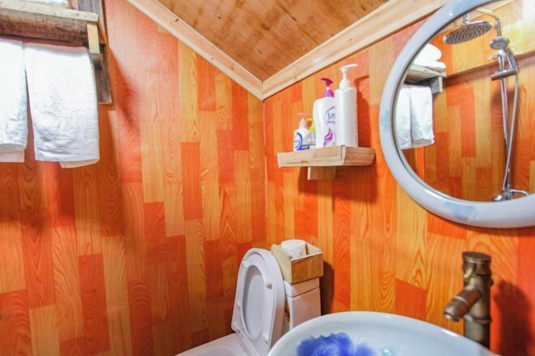 Bathroom 3, Daddy and Mummy's Inn, Pu'er
