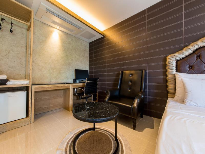 Bedroom 8
