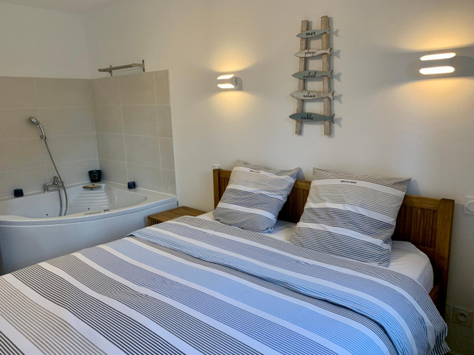 Bathroom 3, LA BADINE Appartement 5 personnes avec balneo et clim, Var