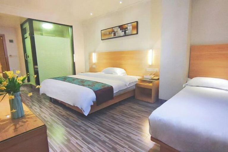 Bedroom 3, Huajing Hotel(Yulin Miaoyuan), Yulin