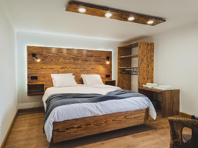 Bedroom 2, Laura's Cottage AL, Velas