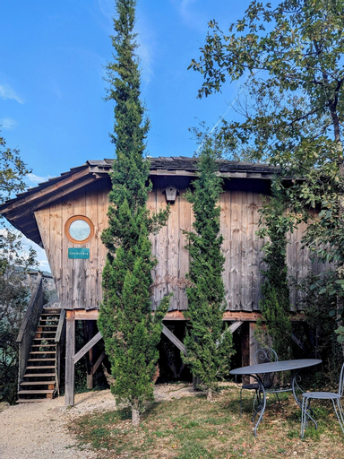 Exterior 9