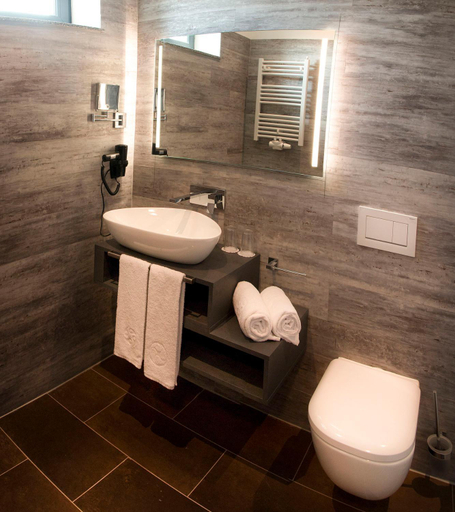 Bathroom 2, Hotel LifeStyle Mindelheim, Unterallgäu