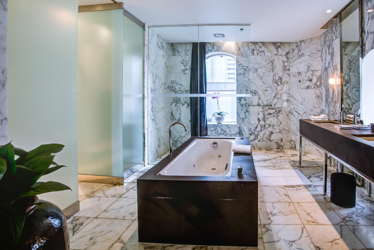Bathroom 18